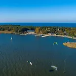 Laguna Resort *